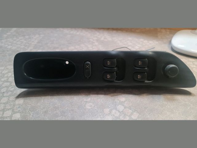 bontott RENAULT LAGUNA I Jobb első Ablakemelő Kapcsoló