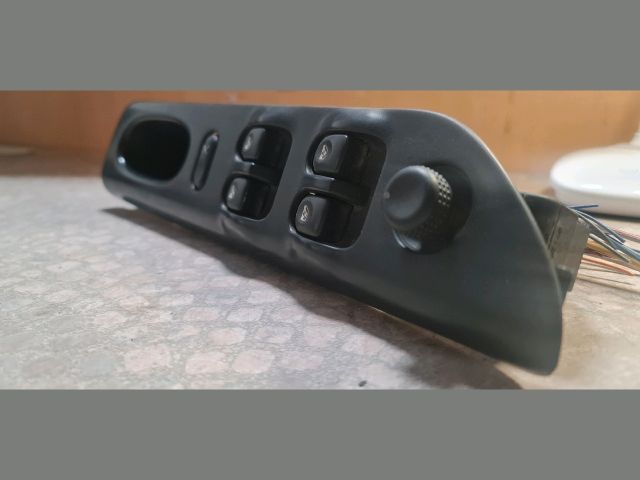 bontott RENAULT LAGUNA I Jobb első Ablakemelő Kapcsoló