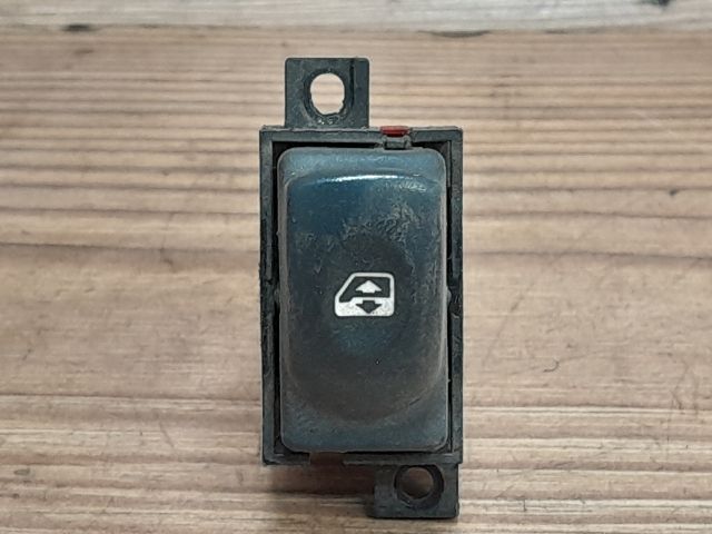 bontott RENAULT LAGUNA I Jobb első Ablakemelő Kapcsoló
