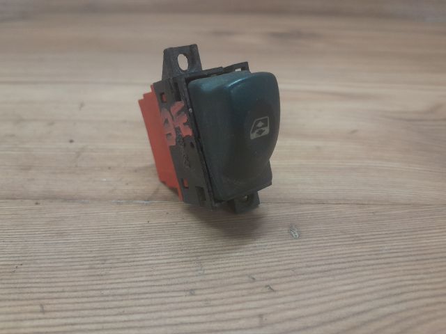 bontott RENAULT LAGUNA I Jobb első Ablakemelő Kapcsoló