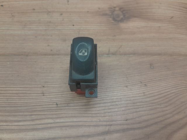 bontott RENAULT LAGUNA I Jobb első Ablakemelő Kapcsoló