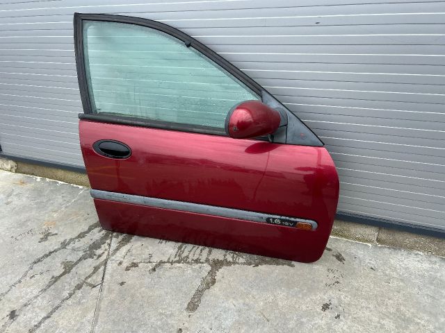bontott RENAULT LAGUNA I Jobb első Ajtó (Üres lemez)