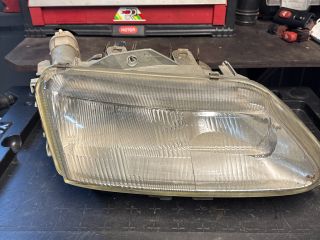 bontott RENAULT LAGUNA I Jobb Fényszóró