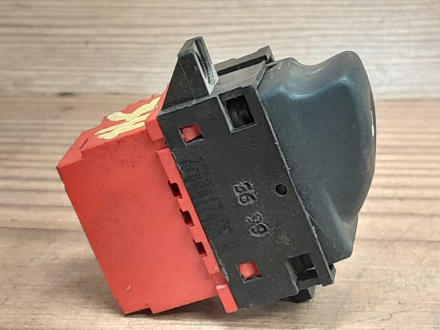 bontott RENAULT LAGUNA I Jobb hátsó Ablakemelő Kapcsoló