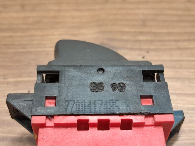 bontott RENAULT LAGUNA I Jobb hátsó Ablakemelő Kapcsoló