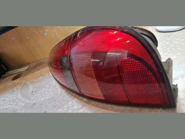 bontott RENAULT LAGUNA I Jobb Hátsó Lámpa