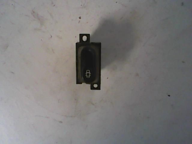 bontott RENAULT LAGUNA I Központizár Kapcsoló