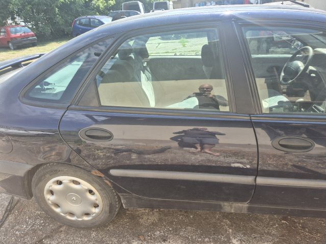 bontott RENAULT LAGUNA I Motorháztető