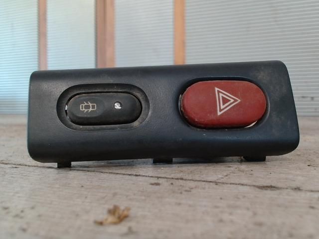 bontott RENAULT LAGUNA I Vészvillogó Kapcsoló