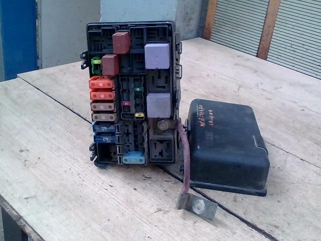 bontott RENAULT LAGUNA II Biztosítéktábla Motortér