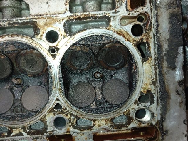 bontott RENAULT LAGUNA II Hengerfej