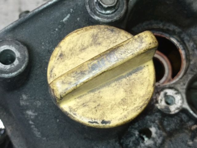 bontott RENAULT LAGUNA II Olajbeöntő Sapka