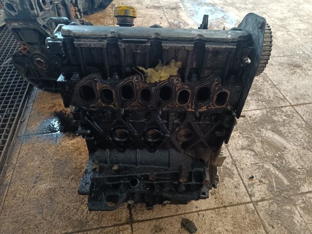 bontott RENAULT LAGUNA II Motor (Fűzött blokk hengerfejjel)