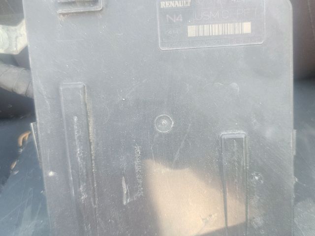 bontott RENAULT LAGUNA II Biztosítéktábla Motortér