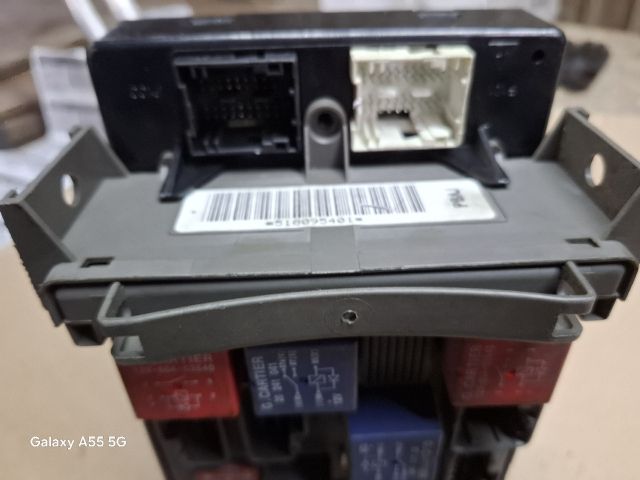 bontott RENAULT LAGUNA II Biztosítéktábla Motortér