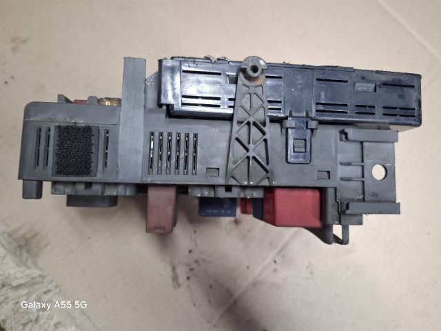 bontott RENAULT LAGUNA II Biztosítéktábla Motortér