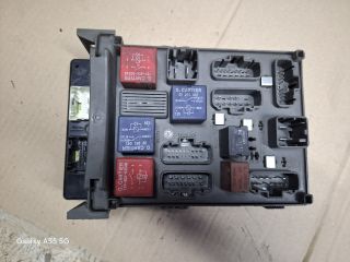 bontott RENAULT LAGUNA II Biztosítéktábla Motortér