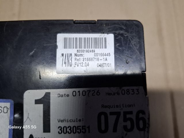 bontott RENAULT LAGUNA II Biztosítéktábla Motortér