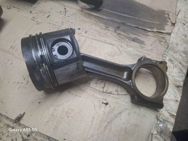 bontott RENAULT LAGUNA II Dugattyú és Hajtókar