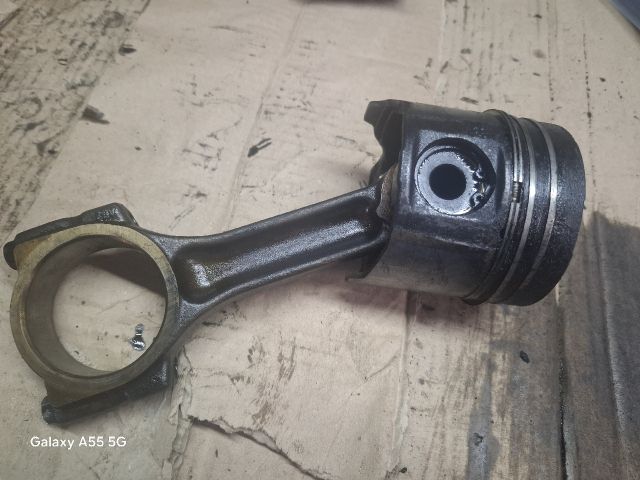 bontott RENAULT LAGUNA II Dugattyú és Hajtókar