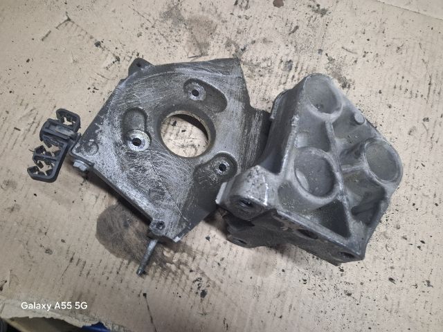 bontott RENAULT LAGUNA II Motor Tartó Bak (Fém)