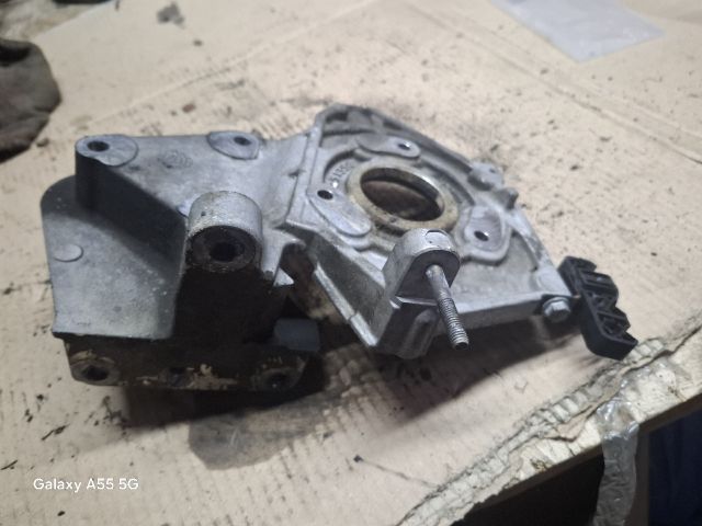 bontott RENAULT LAGUNA II Motor Tartó Bak (Fém)