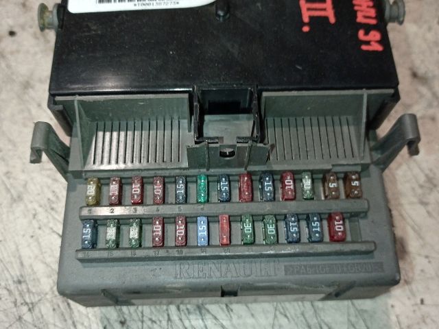 bontott RENAULT LAGUNA II Biztosítéktábla Motortér