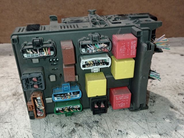 bontott RENAULT LAGUNA II Biztosítéktábla Motortér