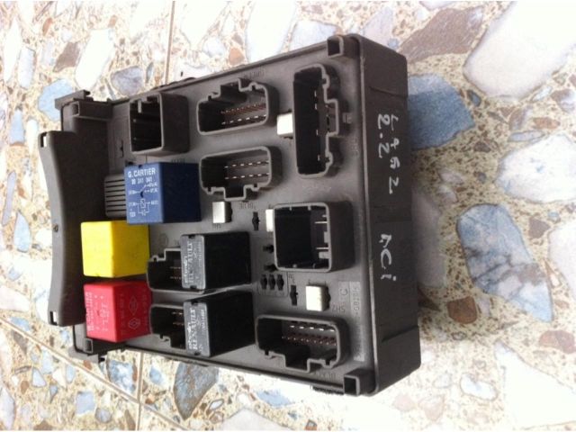 bontott RENAULT LAGUNA II Biztosítéktábla Utastér