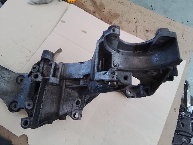 bontott RENAULT LAGUNA II Motor Tartó Bak (Fém)