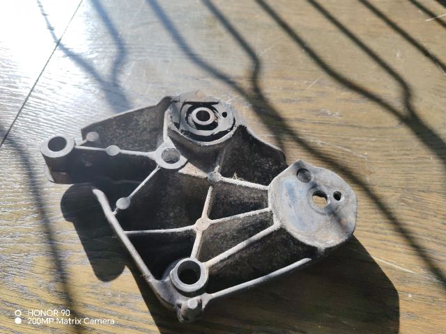 bontott RENAULT LAGUNA II Motor Tartó Bak (Fém)