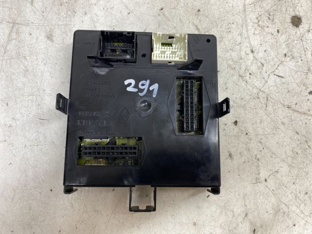 bontott RENAULT LAGUNA II Biztosítéktábla Motortér