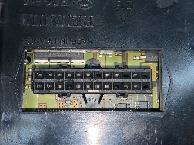 bontott RENAULT LAGUNA II Biztosítéktábla Motortér