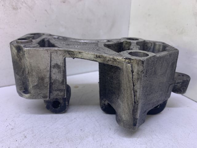 bontott RENAULT LAGUNA II Motor Tartó Bak (Fém)