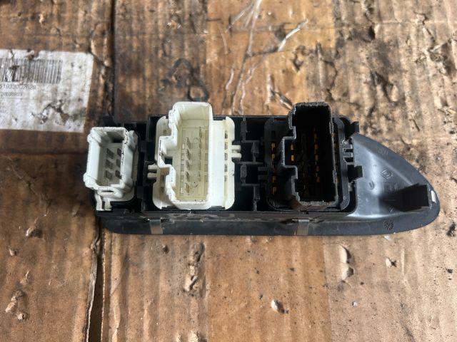 bontott RENAULT LAGUNA II Ablakemelő Kapcsoló Négyes / Kettes