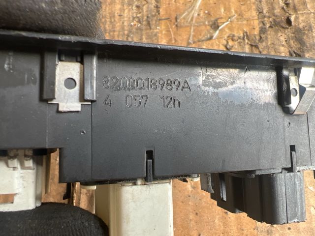 bontott RENAULT LAGUNA II Ablakemelő Kapcsoló Négyes / Kettes