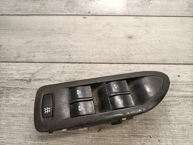 bontott RENAULT LAGUNA II Ablakemelő Kapcsoló Négyes / Kettes