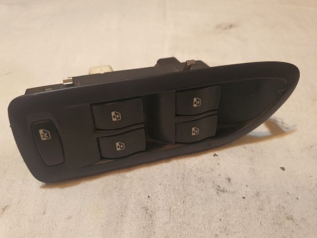 bontott RENAULT LAGUNA II Ablakemelő Kapcsoló Négyes / Kettes