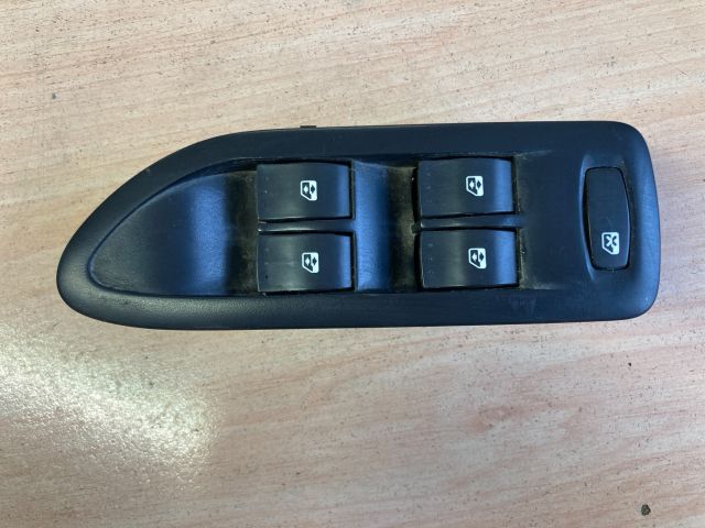 bontott RENAULT LAGUNA II Ablakemelő Kapcsoló Négyes / Kettes