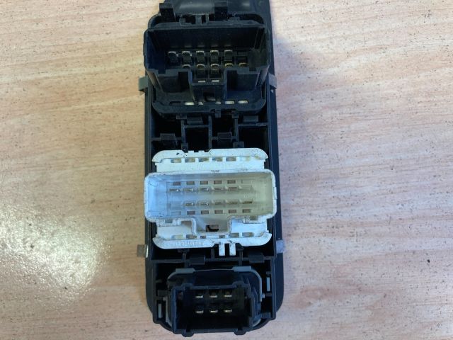 bontott RENAULT LAGUNA II Ablakemelő Kapcsoló Négyes / Kettes