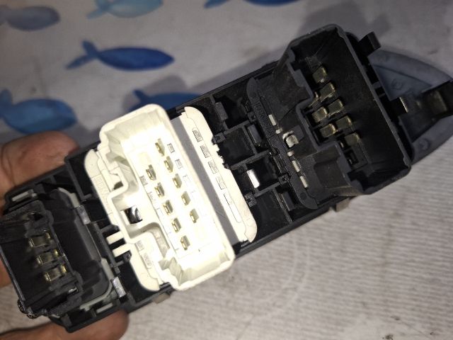 bontott RENAULT LAGUNA II Ablakemelő Kapcsoló Négyes / Kettes