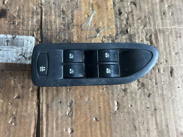 bontott RENAULT LAGUNA II Ablakemelő Kapcsoló Négyes / Kettes