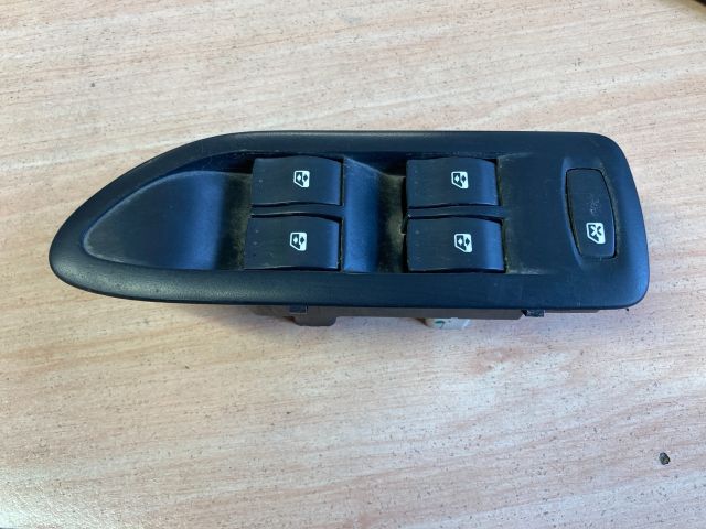 bontott RENAULT LAGUNA II Ablakemelő Kapcsoló Négyes / Kettes