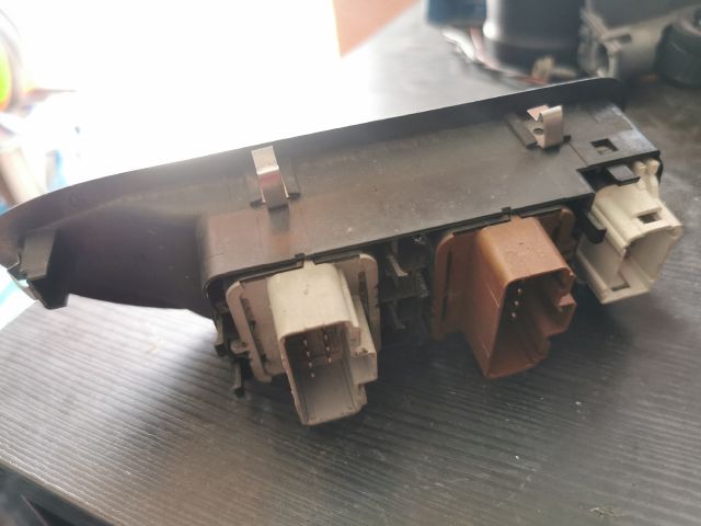 bontott RENAULT LAGUNA II Ablakemelő Kapcsoló Négyes / Kettes