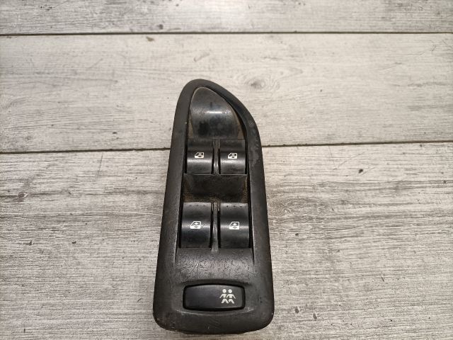 bontott RENAULT LAGUNA II Ablakemelő Kapcsoló Négyes / Kettes