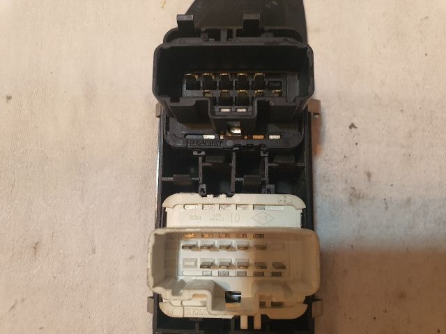 bontott RENAULT LAGUNA II Ablakemelő Kapcsoló Négyes / Kettes