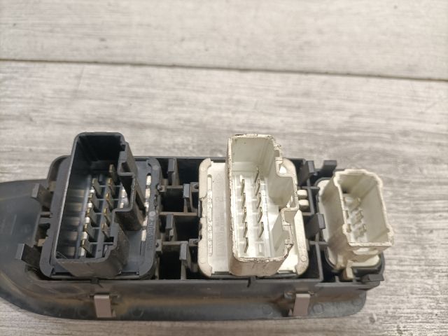 bontott RENAULT LAGUNA II Ablakemelő Kapcsoló Négyes / Kettes