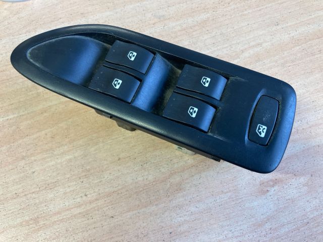 bontott RENAULT LAGUNA II Ablakemelő Kapcsoló Négyes / Kettes