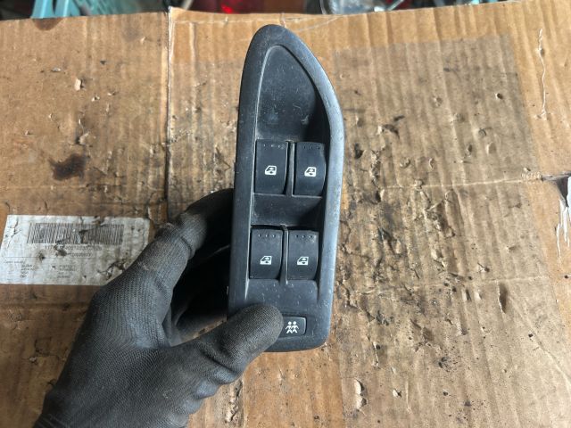 bontott RENAULT LAGUNA II Ablakemelő Kapcsoló Négyes / Kettes