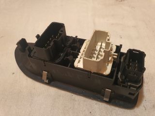 bontott RENAULT LAGUNA II Ablakemelő Kapcsoló Négyes / Kettes